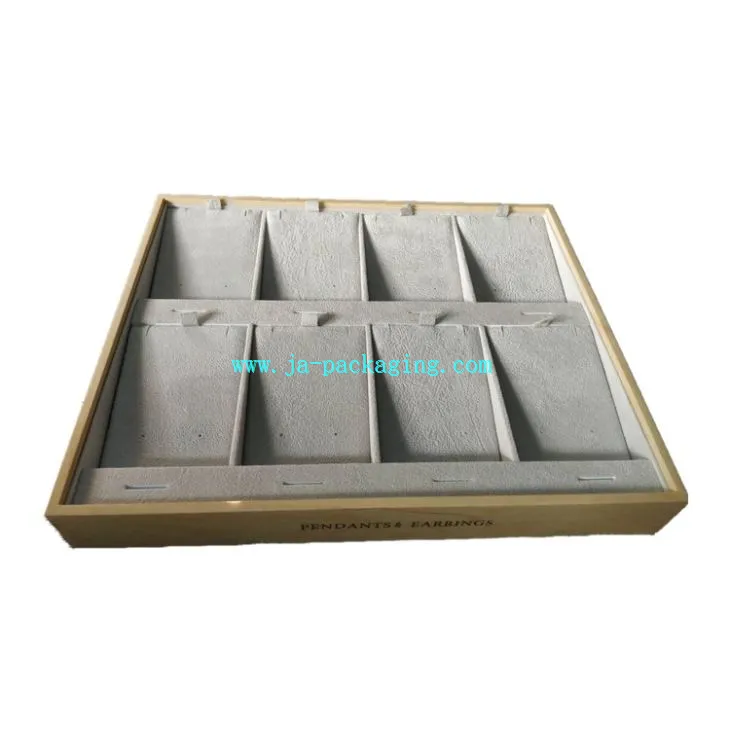 Přívěsky a náušnice dřevěný tác